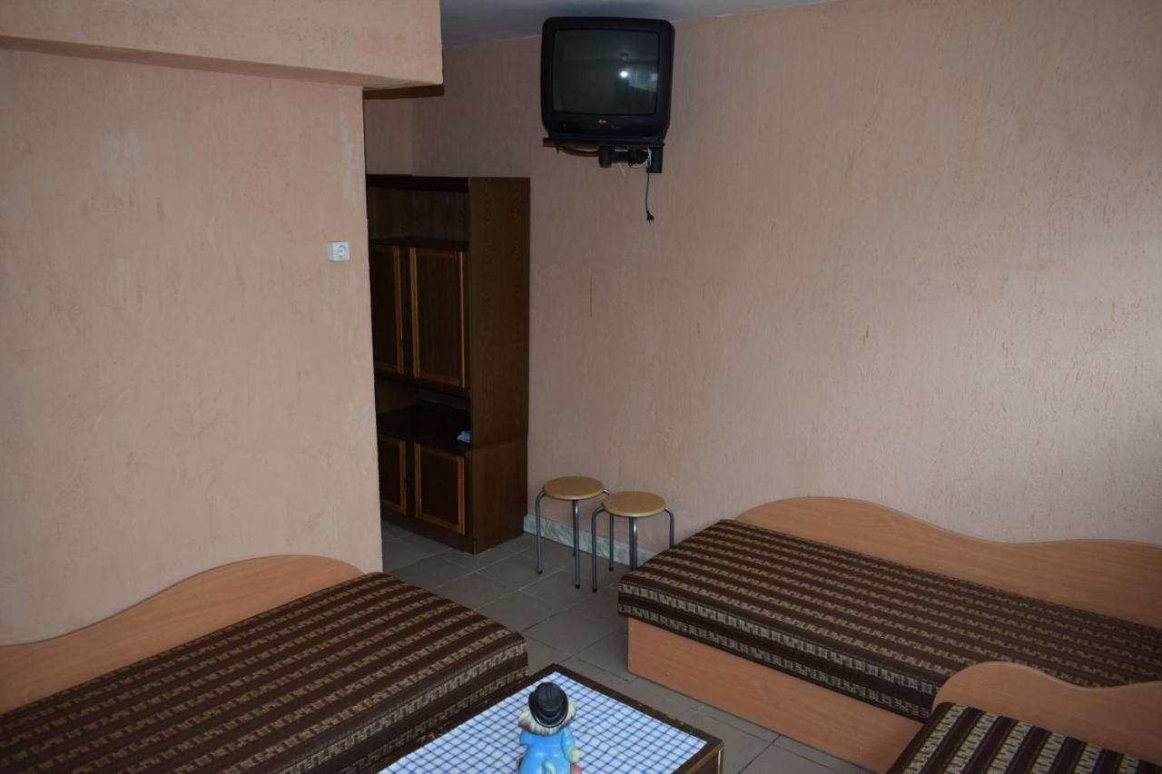 Chernobyl Type Rooms In A Block Flat House Šiauliai Esterno foto